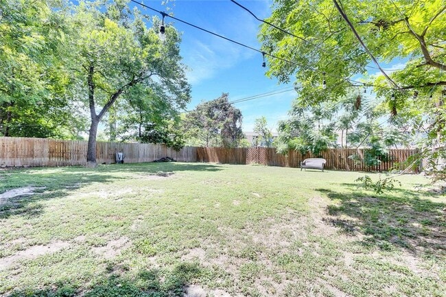 Building Photo - 908 Hermitage Dr