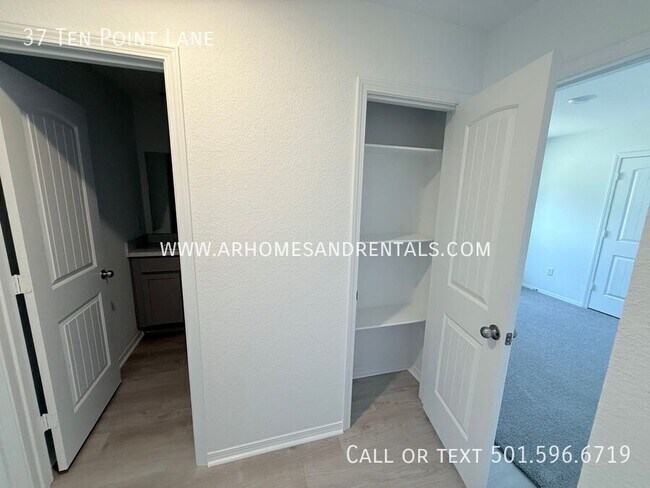 Building Photo - 37 10 Point Ln