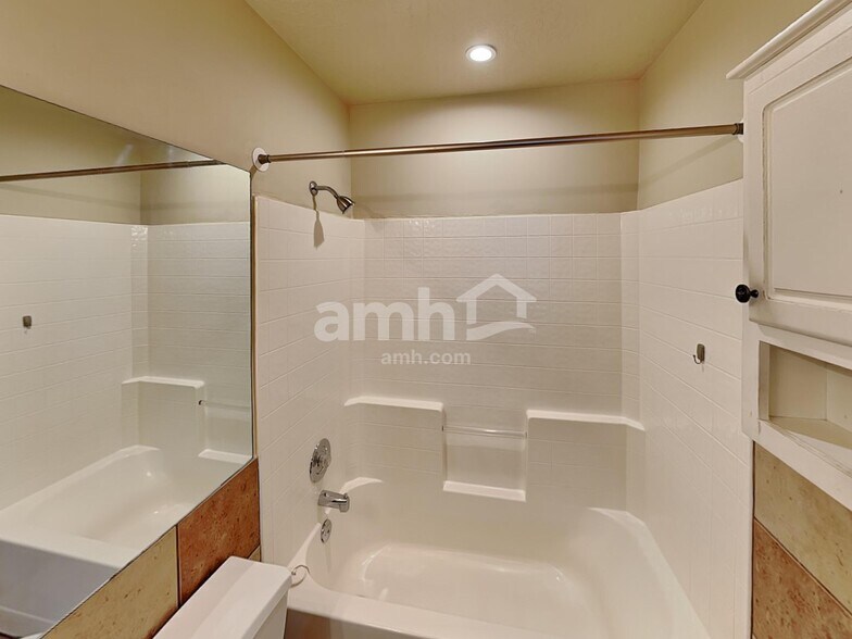 Building Photo - 143 N 700 W