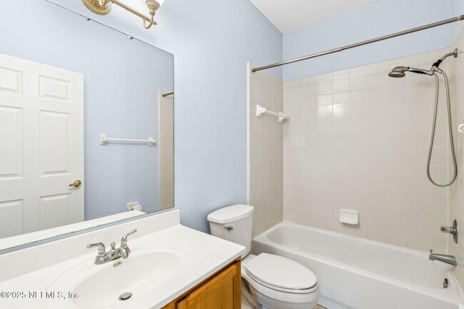 Building Photo - 1601 Nectarine St