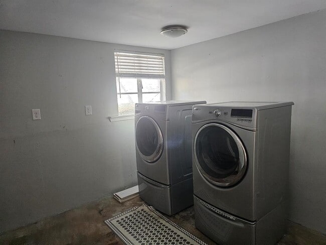Building Photo - 1407 Wilshire Blvd