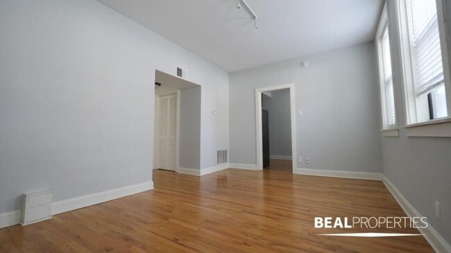 Primary Photo - 1 bedroom in CHICAGO IL 60613