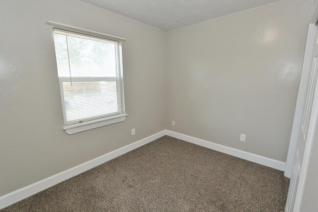 Building Photo - 146 Neilson Ln