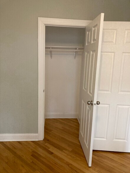 Building Photo - 894 Green Bay Rd