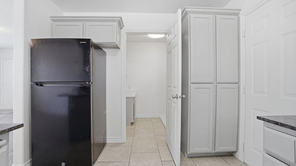 Building Photo - 1176 E 660 N