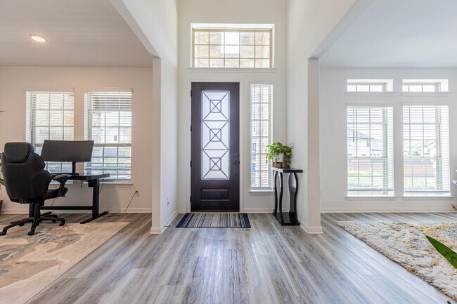 Building Photo - 2332 Giona Pl