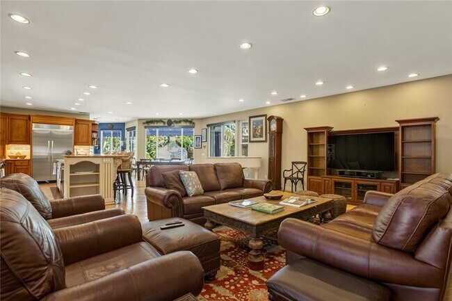 Building Photo - 1746 N Vallejo Way