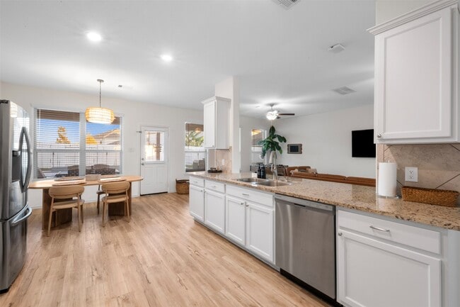 Building Photo - 18426 White Stallion Ln