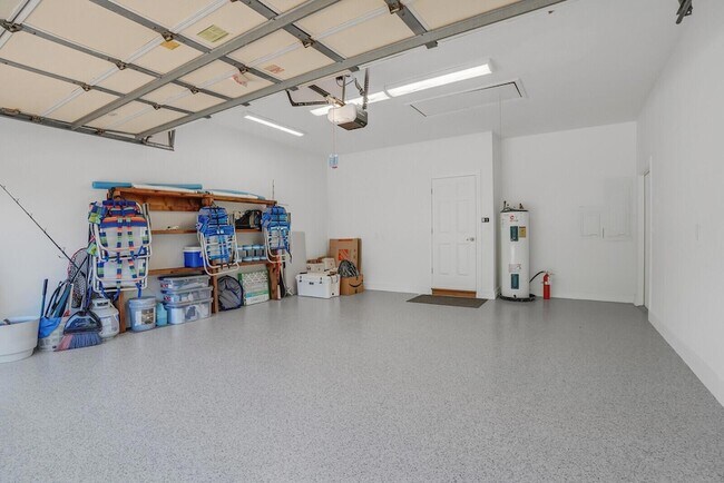 Building Photo - 8951 SE Marina Bay Dr