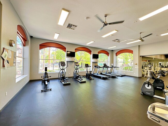 Building Photo - 3 BEDROOM CONDO IN  GUARD GATED COMMUNITY