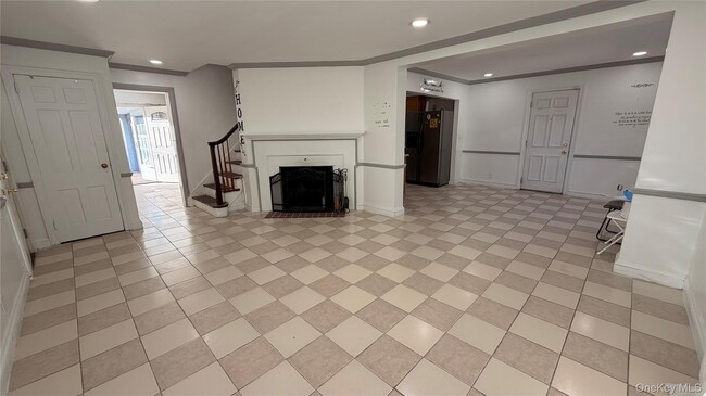 Building Photo - 185 Weir St