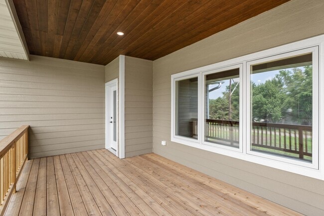 Building Photo - 1107 S Foss Ave