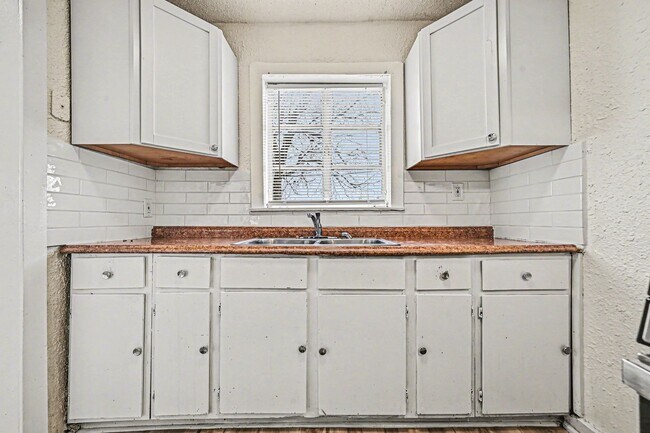 Building Photo - 4216 Cleveland Ave.