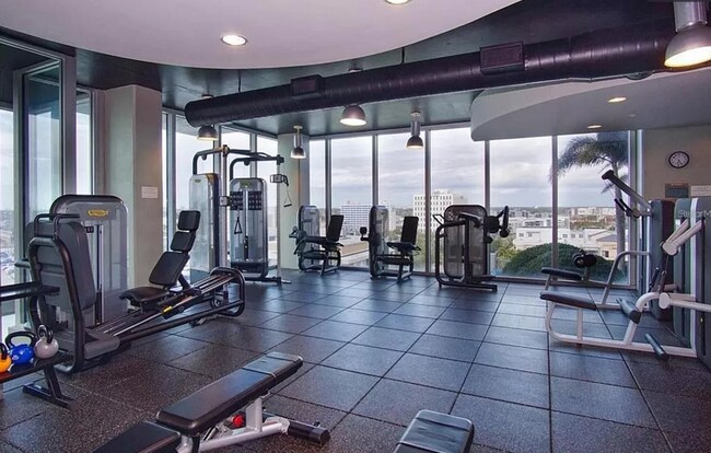 Building Photo - 777 N Ashley Dr