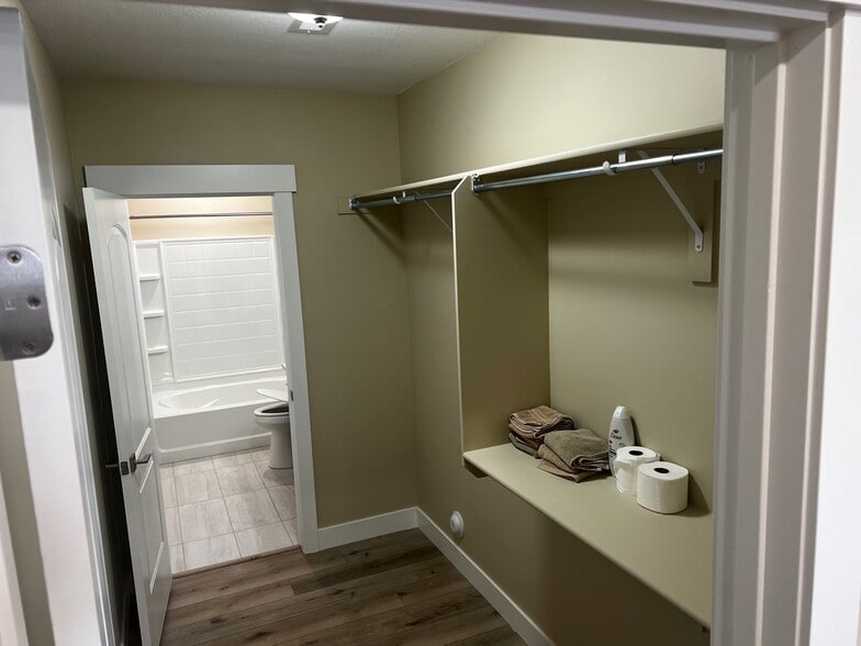 Walk thru closet/Bathroom #2 - 1813 W Olympus Dr