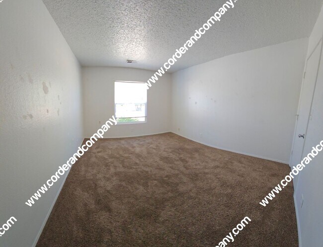 Building Photo - Welcoming 3 Bedroom, 2 Bathroom, 2 Car Gar...