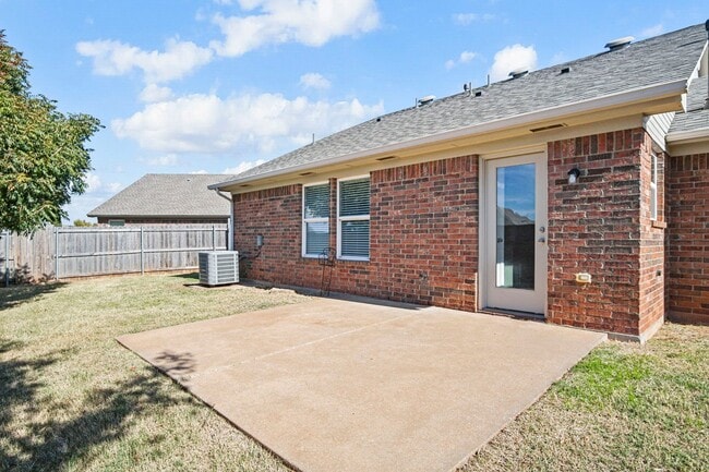 Building Photo - Beautiful 2 Bedroom - 2 Bathroom in Deer C...