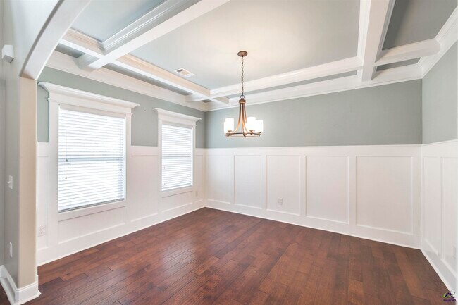 Building Photo - 153 Forestbrooke Way
