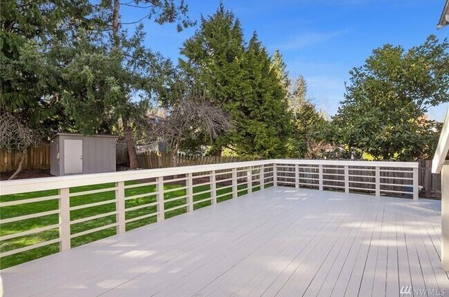 Building Photo - Bothell Home