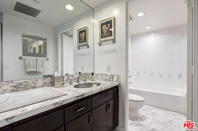 Building Photo - 10445 Wilshire Blvd