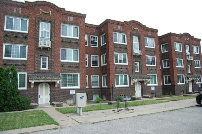 Building Photo - 1739 G St.