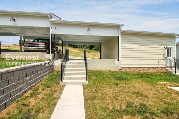 Building Photo - 809 Goswell Dr