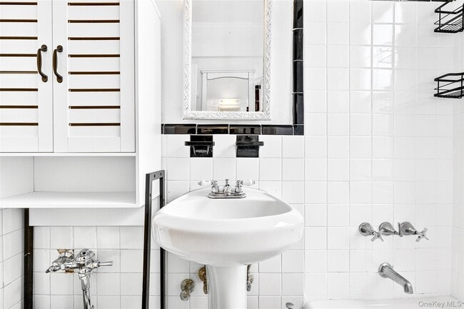 Building Photo - 770 Bronx River Rd