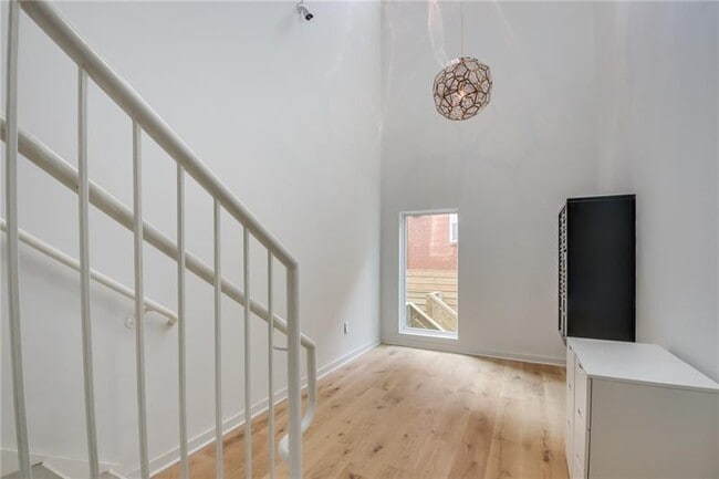 Building Photo - 208 12th St NE