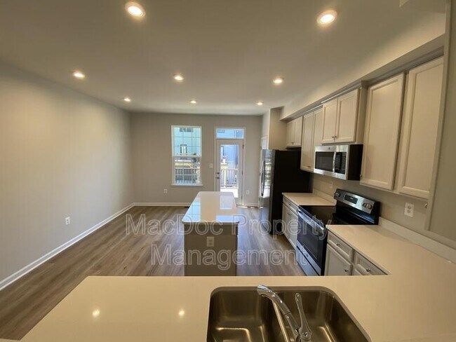 Building Photo - 1018 Trestle Dr