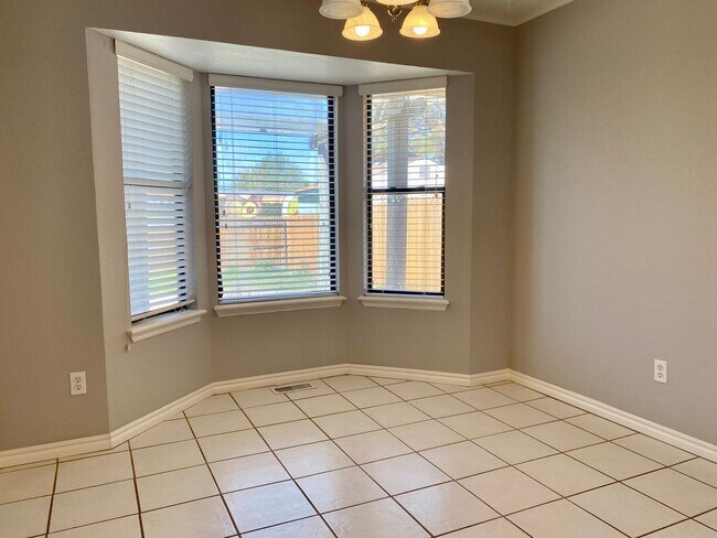 Building Photo - Great 3 bed 2 bath home in Edmond!
