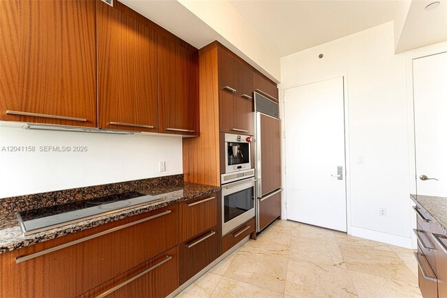 Building Photo - 15901 Collins Ave