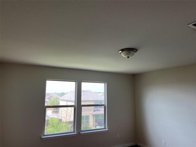 Building Photo - 9932 Aly May Dr