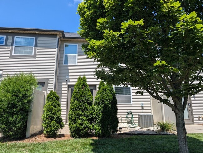 Building Photo - Coming Soon! Charming 2 story, 3 bedroom ,...