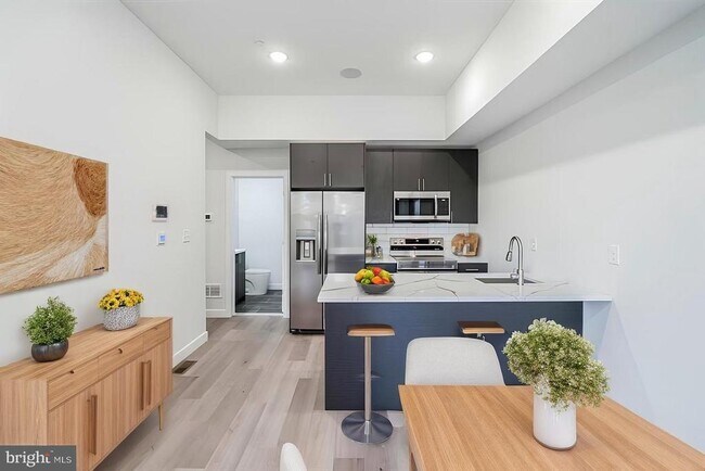 Building Photo - 2417 N 7th St