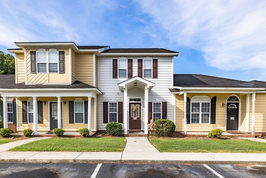 Building Photo - Sterling Pointe Town Homes