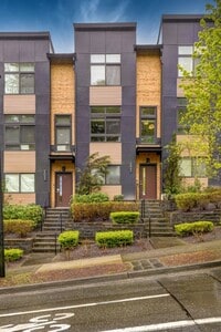 Building Photo - 3Bd/2.75Ba Issaquah Townhome