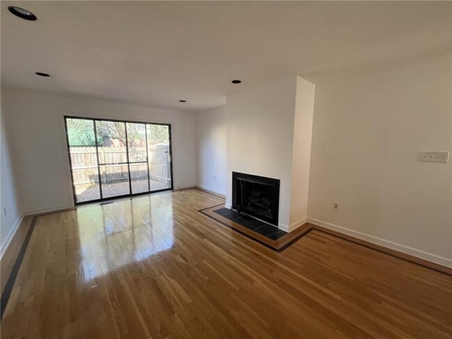 Building Photo - 332 Hailman St