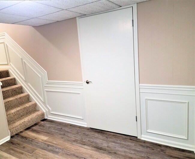 Building Photo - 1862 Beechwood Ave NE