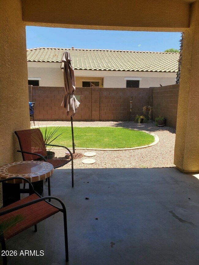 Building Photo - 4043 S Vineyard Ave