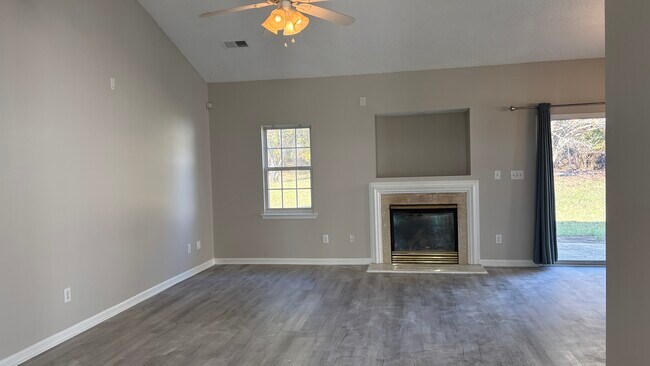 Building Photo - 12045 Evergreen Hollow Dr