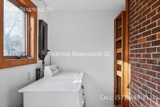 Building Photo - 9406 Seminole St