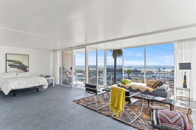 Building Photo - 1200 Harbor Dr N