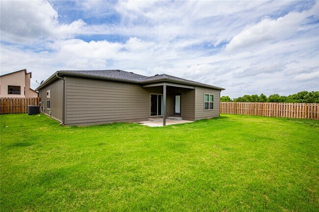 Building Photo - 2659 N Justin Dr