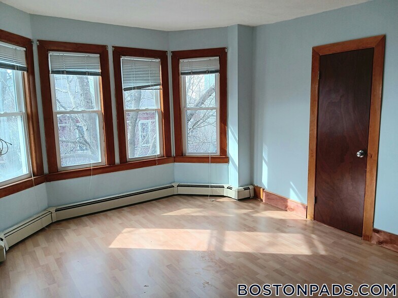 Building Photo - 89 Webster Ave