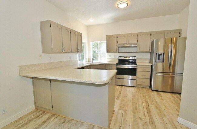 Building Photo - Immaculate Single-Level Home