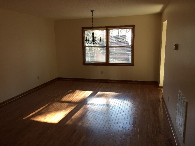 Building Photo - 123 Bonaparte Dr