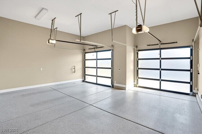 Building Photo - 32 Hunting Horn Dr