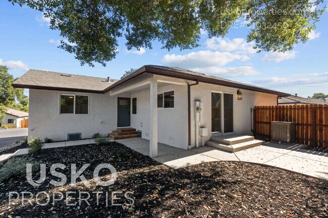Building Photo - "Charming 2-Bedroom 1-Bath in Fair Oaks!"