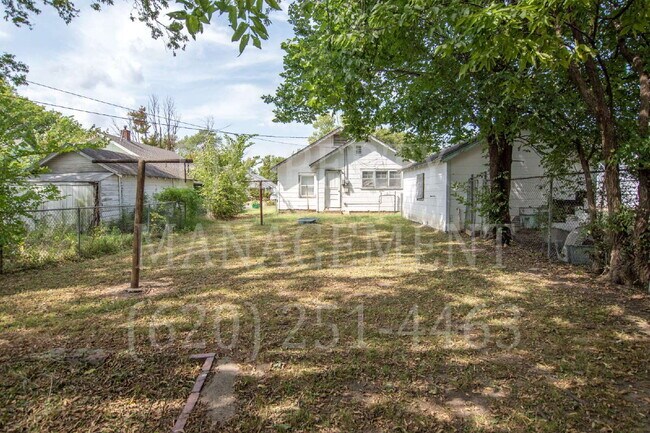 Building Photo - 2 Bedroom, 1 Bath