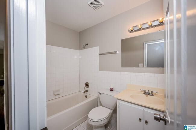 Building Photo - 1112 Kawanda Ln